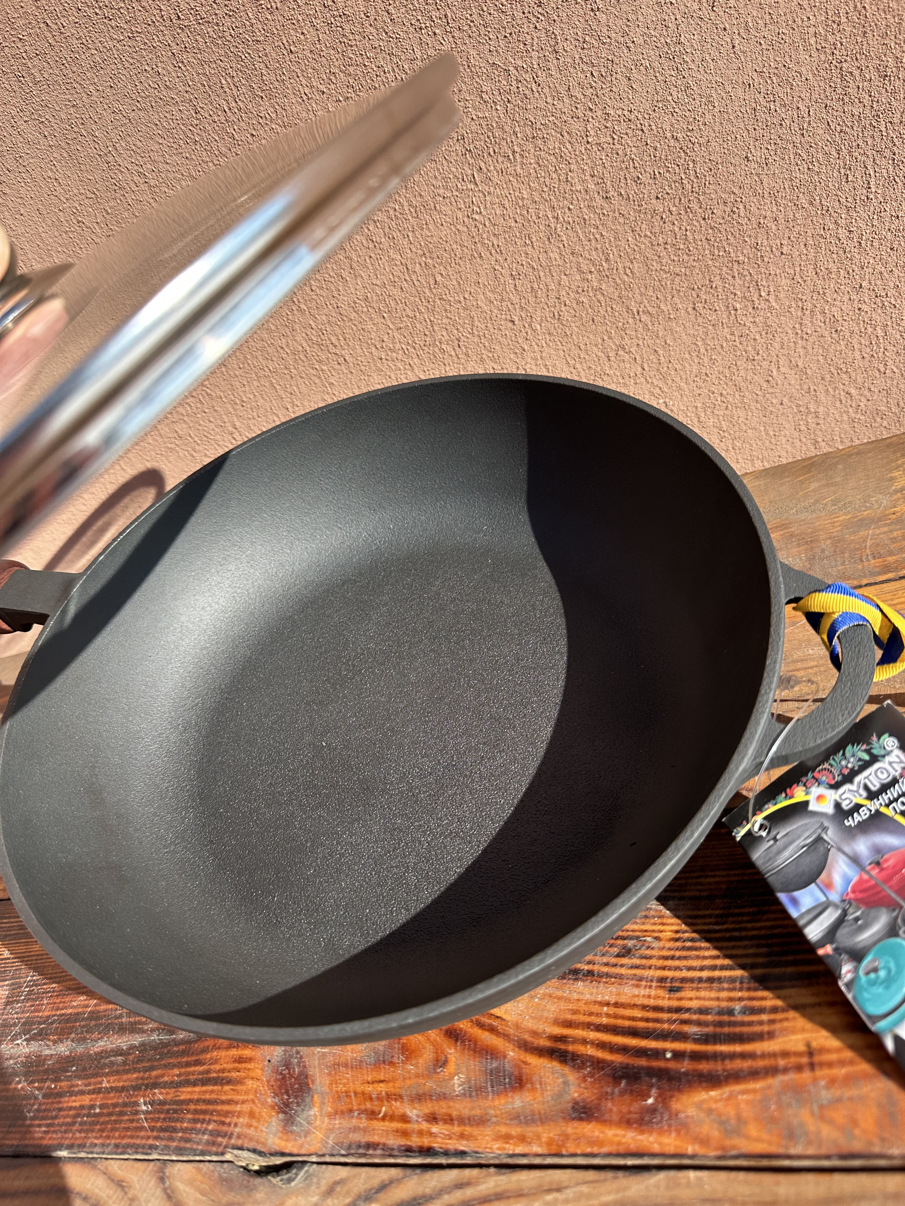 Велика чавунна сковорода