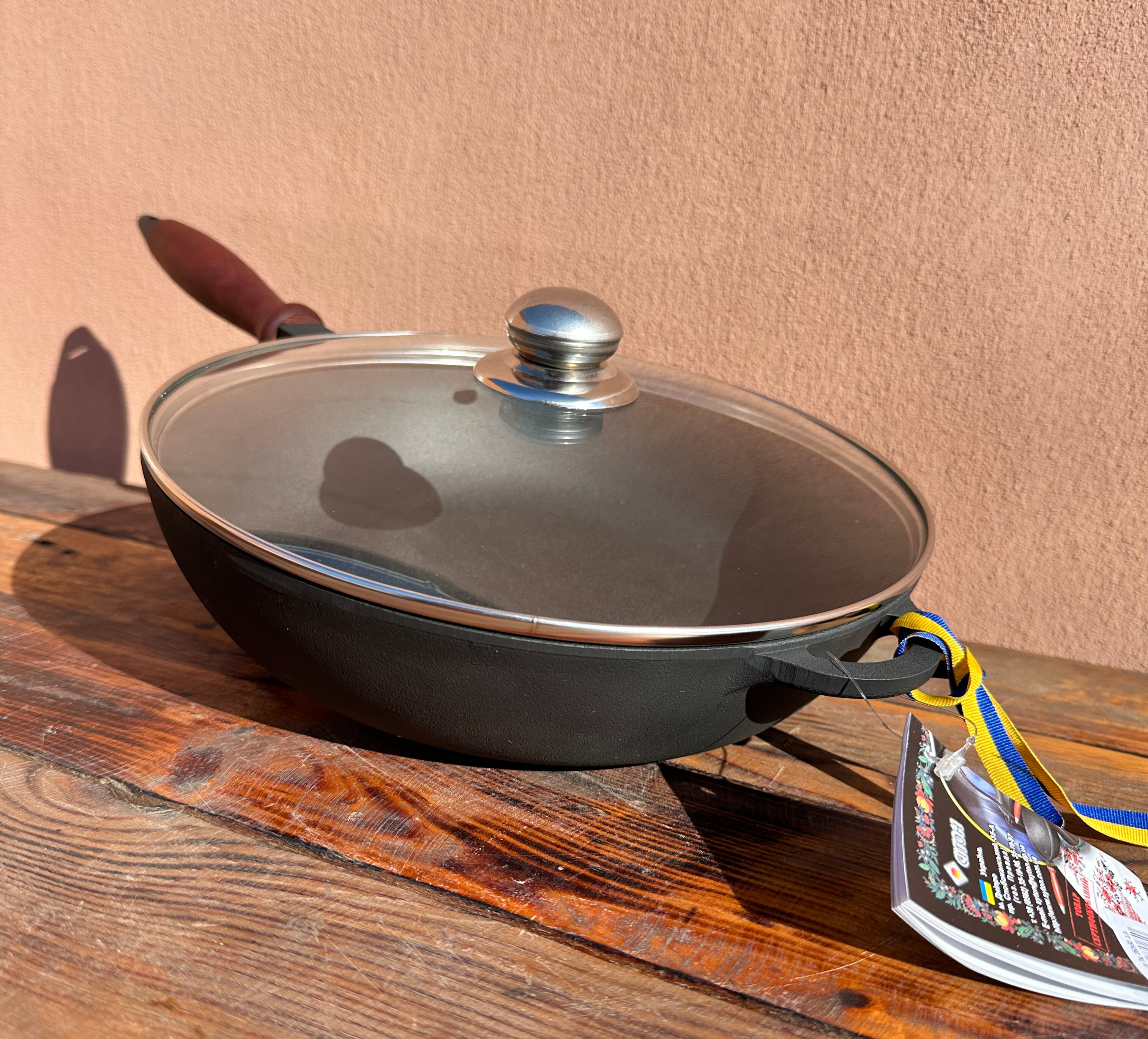 Велика чавунна сковорода